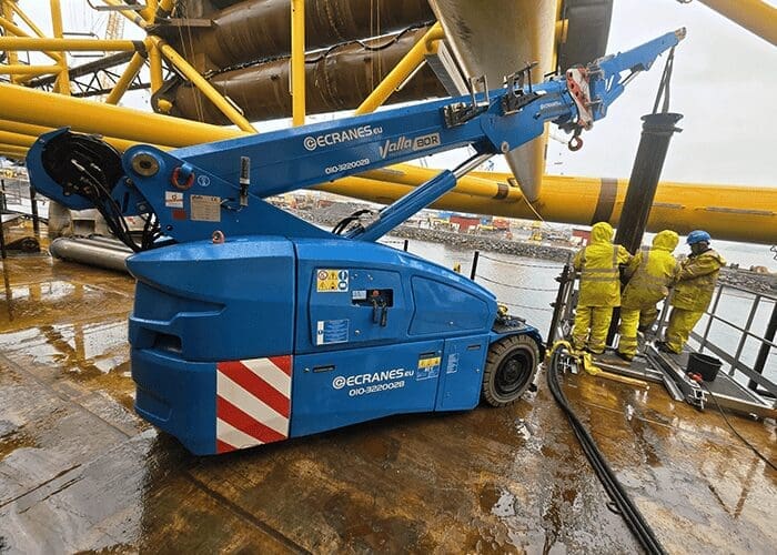 Tadano Valla V80R 8 tons Pick & Carry kraan huren Ecranes